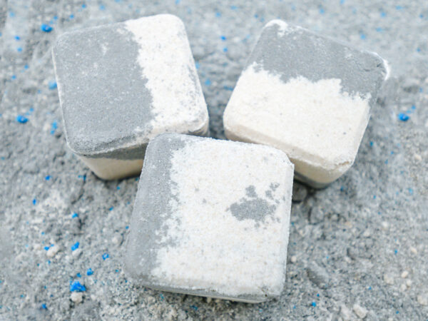 black and white tobacco and vanilla-scented square bath bombs