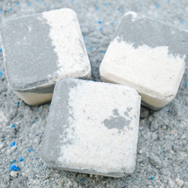 black and white tobacco and vanilla-scented square bath bombs